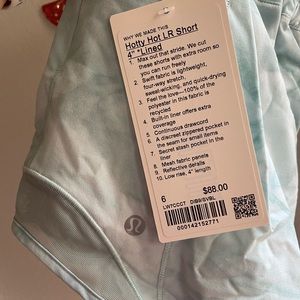 NWT ✨ Lululemon Hotty Hot Short LR 4in 💙
